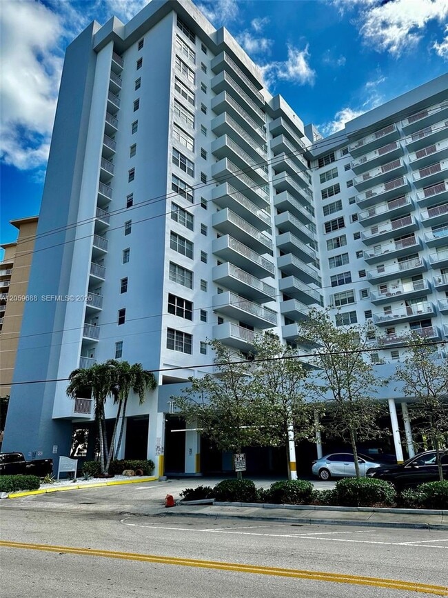 Building Photo - 137 Golden Isles Dr Unit 512