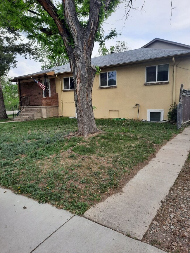 Photo - 4 bedroom near downtown Golden | Fenced in backyard | Mountain views