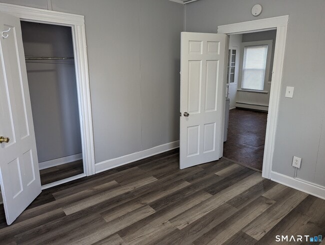 Photo - 105 Rhodes St
