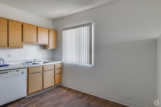 1BR, 1BA - 551SF - Dining Room