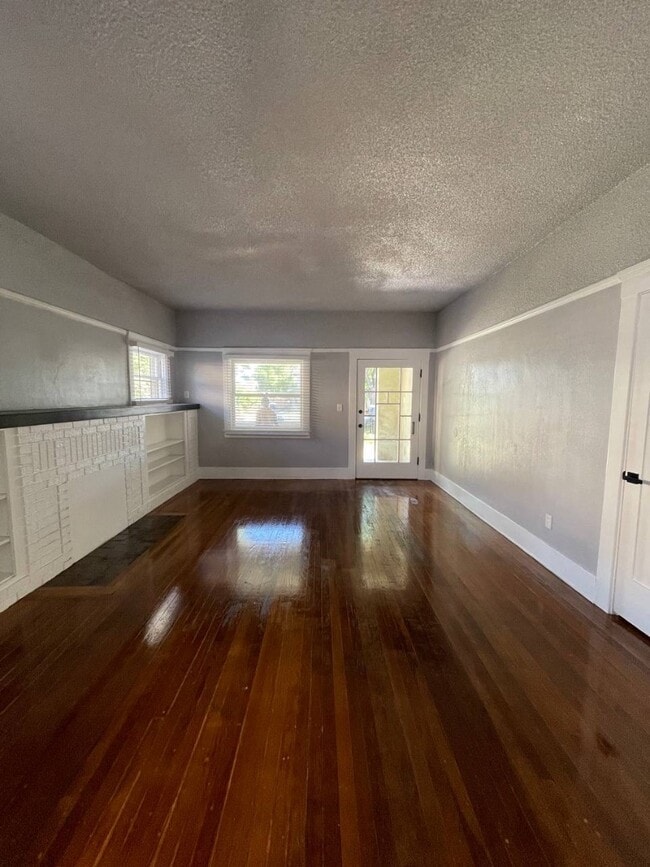 Photo - 835 E. Weldon Ave