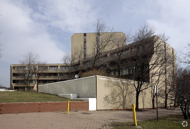 Photo - 5600 Sheppard Ave