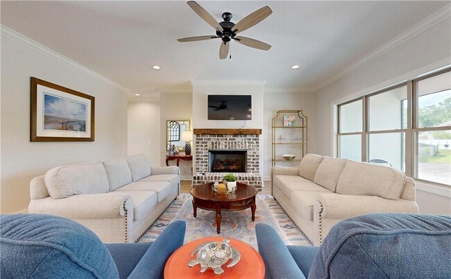 Photo - 585 Freedom Trail