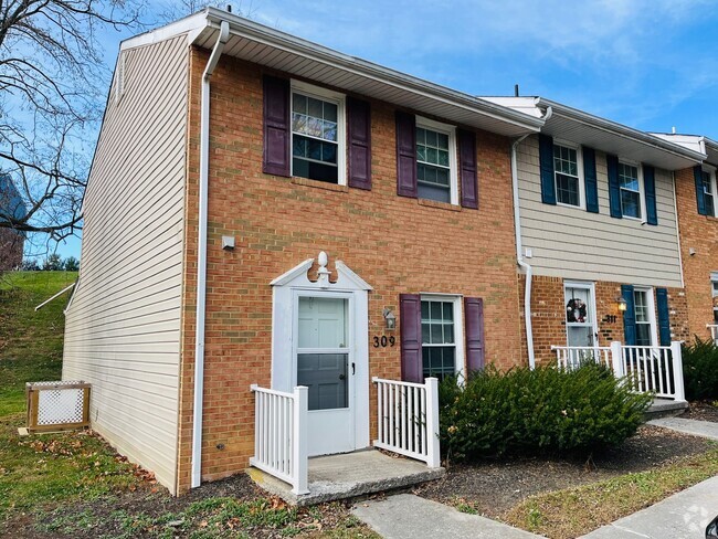 Building Photo - 2 Bedroom, 1.5 Bath Townhouse