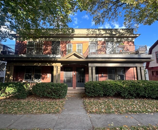 Building Photo - 2167 Sherwood Ave Unit 2