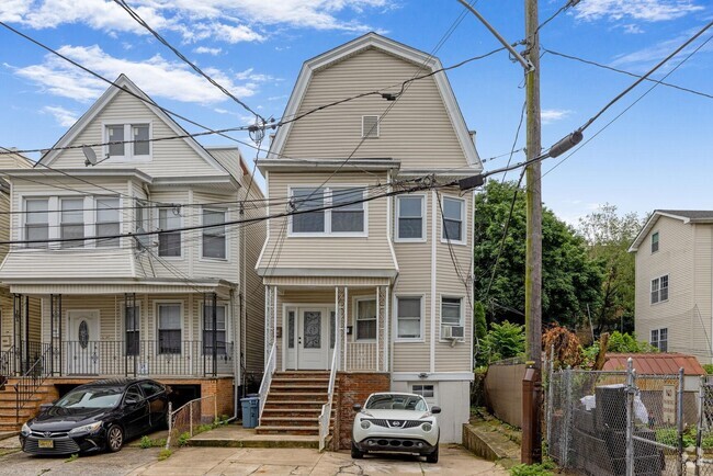 Building Photo - 2 Apollo St Rental