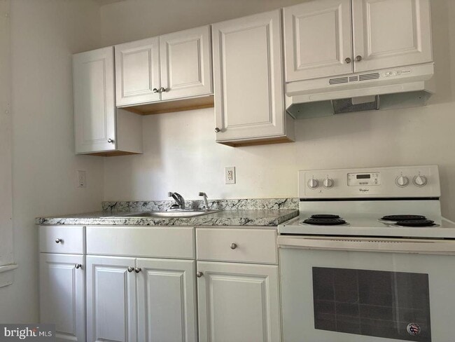 Photo - 17 Arbutus Ave Unit A