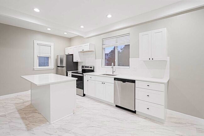 Photo - 381 Adams St Unidad 2