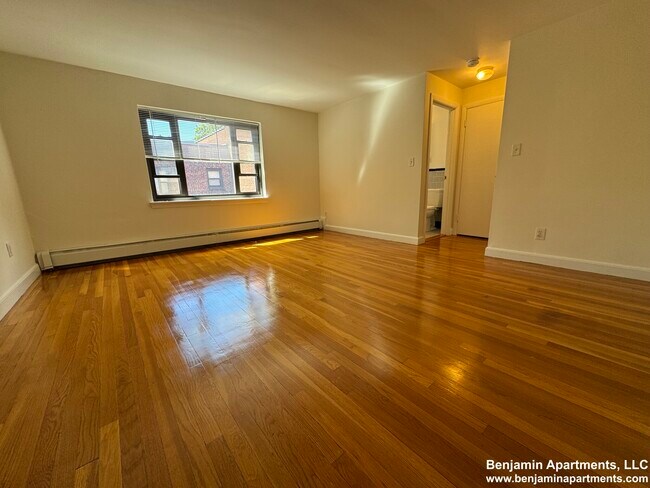 Building Photo - 41 Harvard St Unit 6 Rental