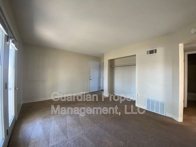 Photo - 523.5 W 8th St