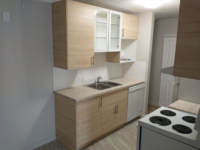 Photo - 9821 156 St NW