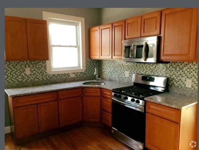Building Photo - 13 Hendry St Unit 3 Rental
