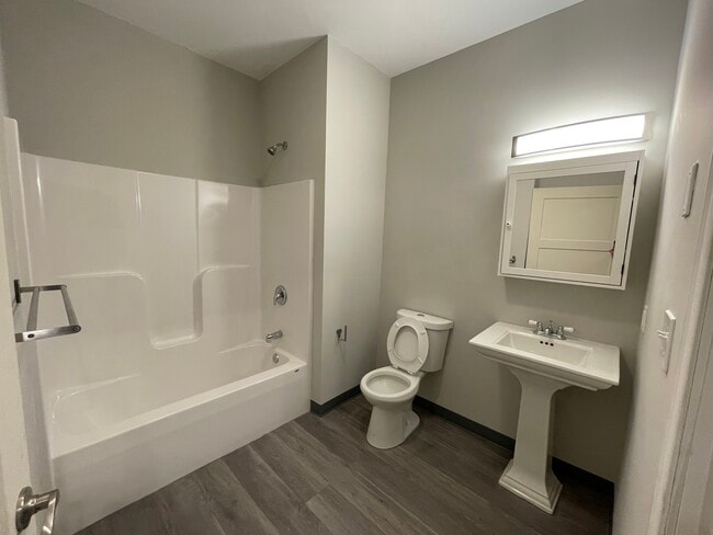 Photo - 1017 W Hamilton St Unit 1