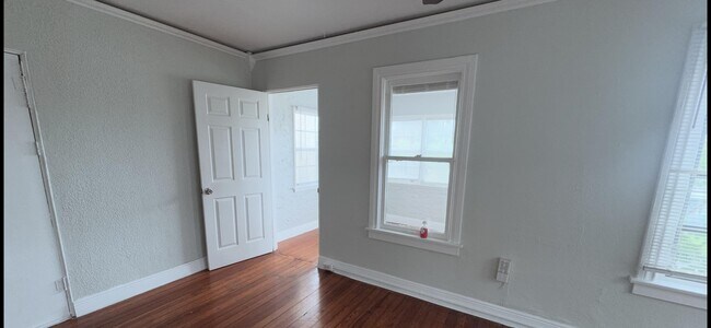Photo - 736 Omar Rd