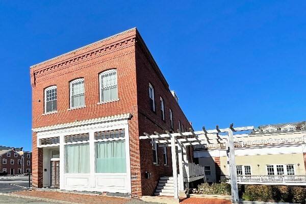 Photo - 8 Barton Sq (Salem, MA)