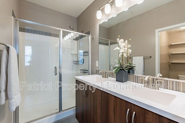 Photo - 2334 E Huntington Dr