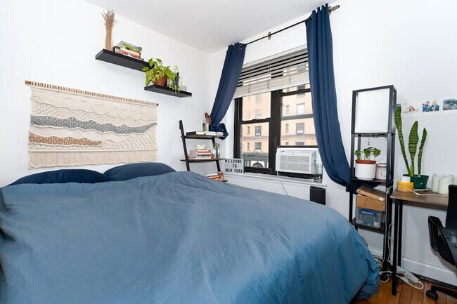 Photo - 312-320 W 23rd St