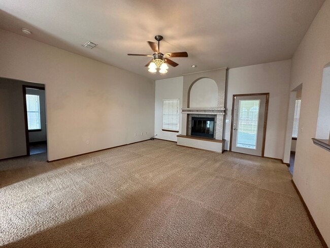 Photo - Spacious and nicely located on a cul-de-sac street 3 bedroom 2 bathroom home for rent.