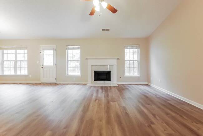 Photo - 1320 Silverstone Trail