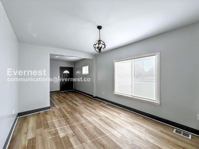 Photo - 6073 Linwood St