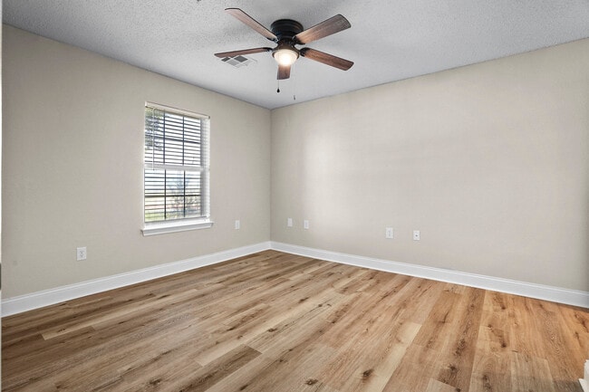 Valley Creek Apartments