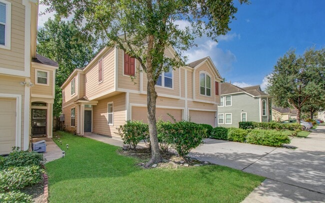 Photo - 743 Hallsleigh Ln