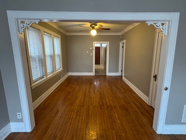 Photo - 6840 S Champlain Ave