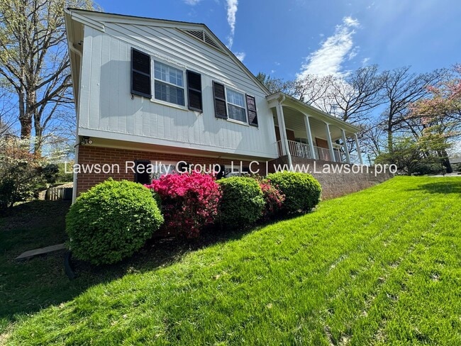 Photo - Spacious South Roanoke Home with Lawn Care Included