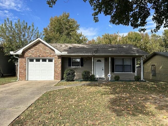 Building Photo - 9 Collins Ct