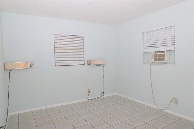 Photo - 5881 NE 18th Ave Unit 2