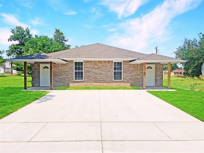 Building Photo - 205 SW 17th St