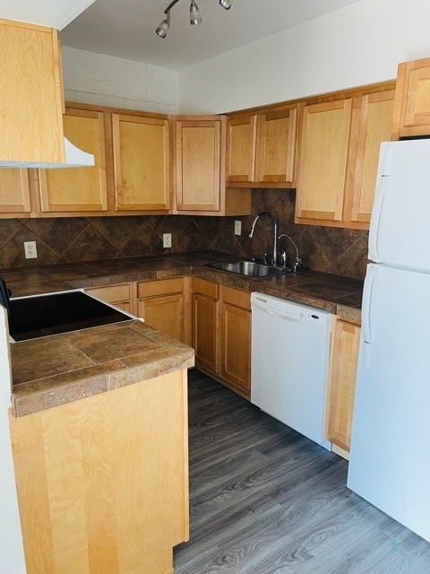 Photo - FOR RENT