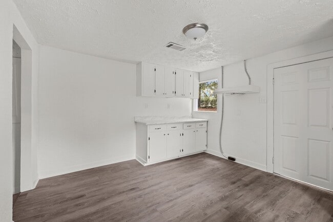 Photo - 253 John Morris Ave