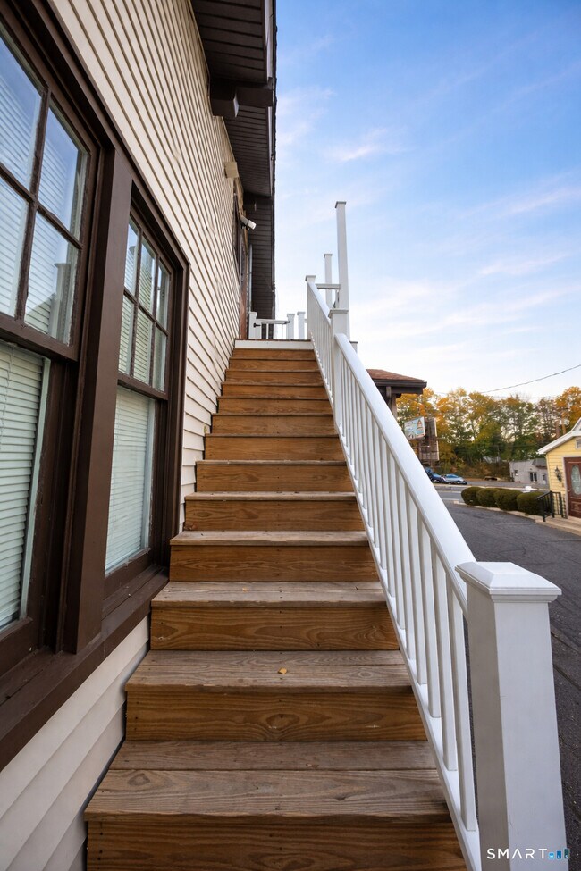 Photo - 466 Derby Ave