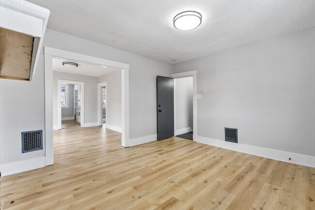 Photo - 12 W Meyers St Unidad 2