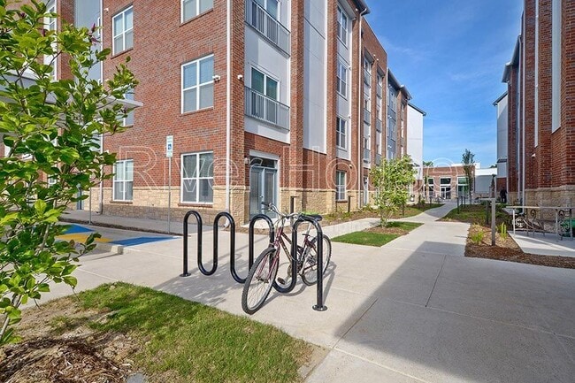 River House Apartments