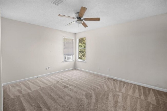 Photo - 990 Chapman Ln