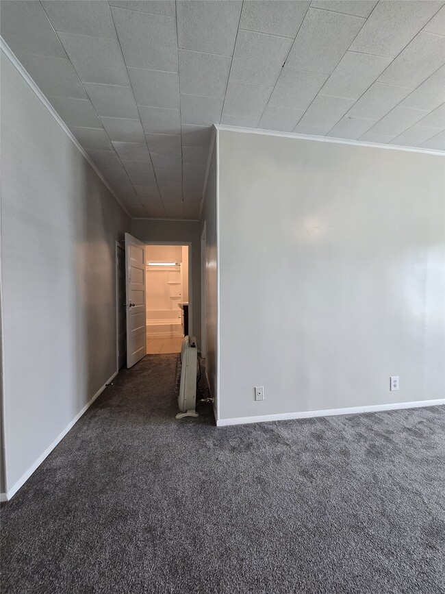 Photo - 615 Kernohan St Unit 4
