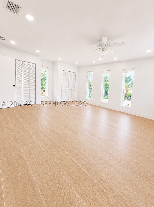 13005 Zambrana St