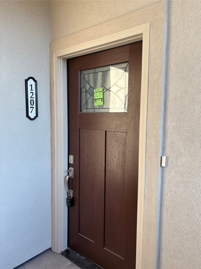 Building Photo - 504 Nursery Rd Unit 1207