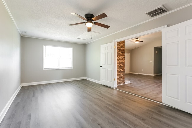 Photo - 111 Palamon St