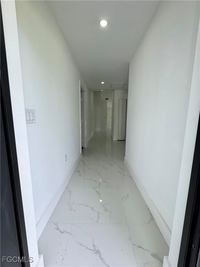 Photo - 668 Chemstrand St E