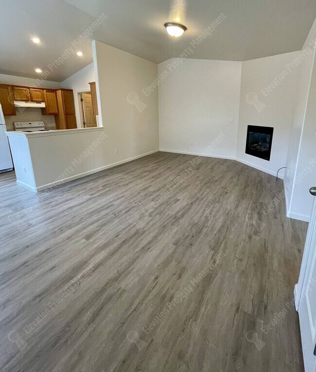 895 NE Hidden Valley Dr Apartment Unit 2 Bend, OR