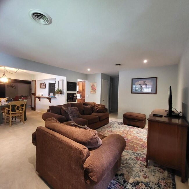 Photo - Fully Furnished Short term or Long Term Re...