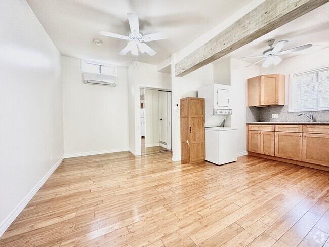 Building Photo - Gorgeous and Renovated Private Studio W/ P... Unit A Rental