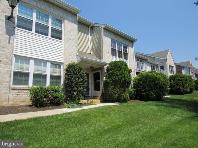 Building Photo - 313 Glen Ln Unit 313
