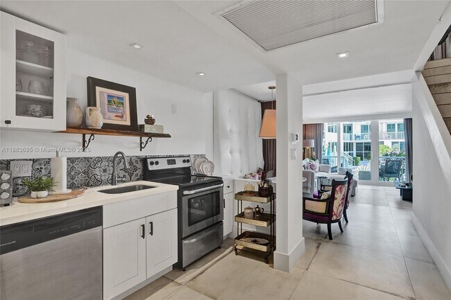 Photo - 5401 Collins Ave Unit 138