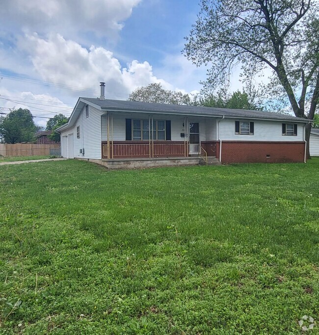 Building Photo - 3 Bedroom 2 Bath 2 Car Garage! South! $1295 Rental
