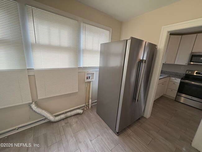 Photo - 859 St Clair St