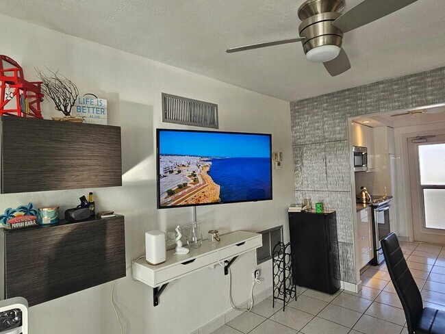 Photo - 505 N Riverside Dr Unit 12a